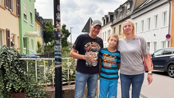 Bild 1 von 5: Elvis, Katrin und Sohn Dennis reisen nach Trier in die Magnerichstraße