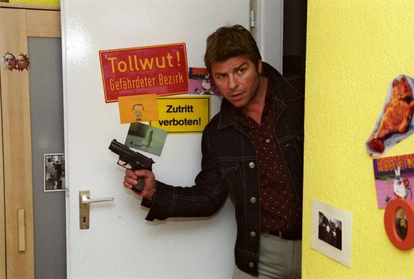 Bild 1 von 20: Jupp (Uwe Fellensiek) und Falk stoßen bei ihren Ermittlungen auf den mysteriösen Todesfall einer Schülerin und geraten schließlich selbst in Lebensgefahr.