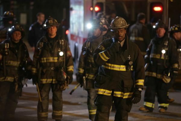 Bild 1 von 4: (l-r) Eamonn Walker as Chief Wallace Boden -- (Photo by: Elizabeth Morris/NBC)
