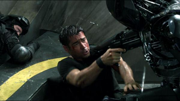 Bild 1 von 4: Auf der Flucht durch futuristische Orte und Hochsicherheitszonen versucht Quaid (Colin Farrell) herauszufinden, wer er wirklich ist - und welche Rolle er im Kampf zwischen Unterdrückung und Widerstand spielt.