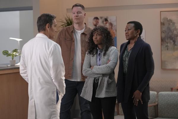 Bild 1 von 10: (v.l.n.r.) Judd Ryder (Jim Parrack); Grace Ryder (Sierra Aylina McClain); Denice Williams (Barbara Eve Harris)