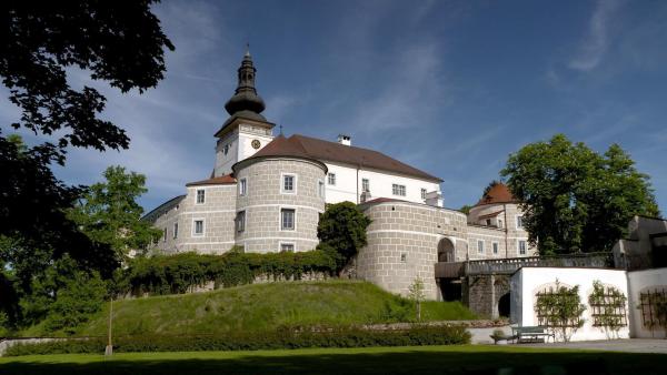 Bild 1 von 7: Im Bild: Schloss Weinberg.