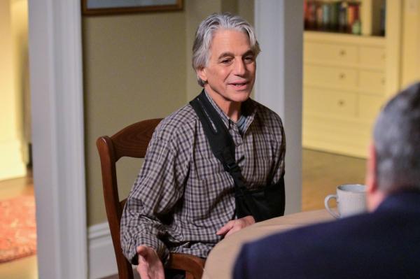 Bild 1 von 10: Raymond Moretti (Tony Danza)