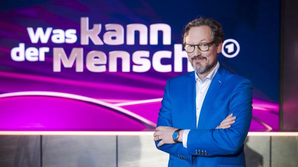 Bild 1 von 6: Der Arzt und Moderator Eckart von Hirschhausen feiert in seiner Show den Menschen und all seine Fähigkeiten.