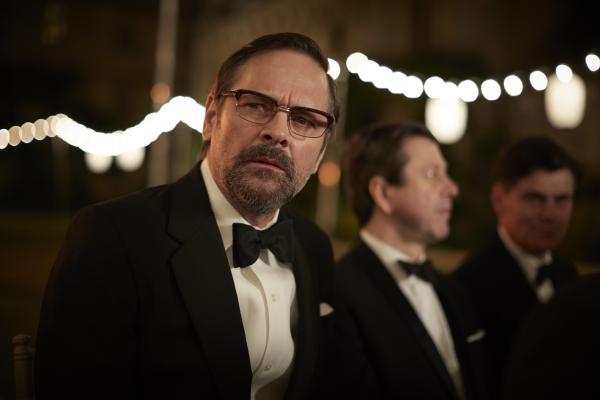 Bild 1 von 2: Felix Lorimer (Mark Heap), der ehemalige Tutor von Morse, bittet diesen um einen Gefallen. Morse soll herausfinden, was der neue Freund seiner baldigen Ex-Frau so treibt.