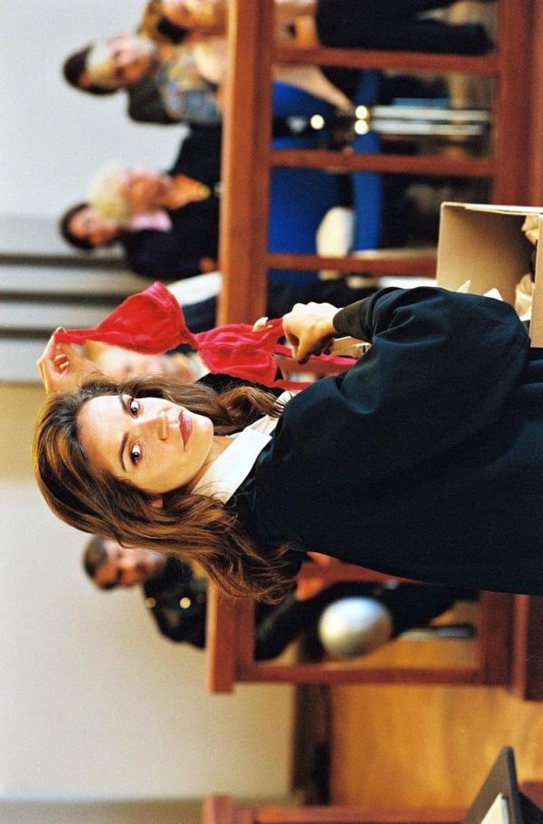 Bild 1 von 14: In dem Prozess Marx gegen Hausmeister Lehnert kann Sandra (Rebecca Immanuel) den Hausmeister als Wäschefetischisten entlarven.