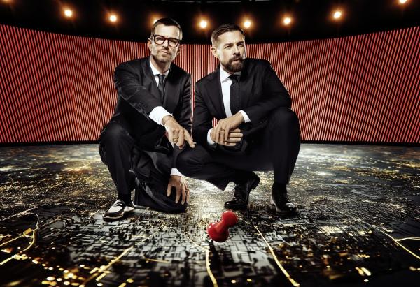 Bild 1 von 5: Joko Winterscheidt (l.); Klaas Heufer-Umlauf (r.)