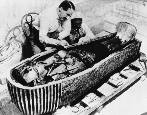 Bild 1 von 2: Liegt ein Fluch auf dem Grab von Tutanchamun? Diese und andere Legenden untersucht \