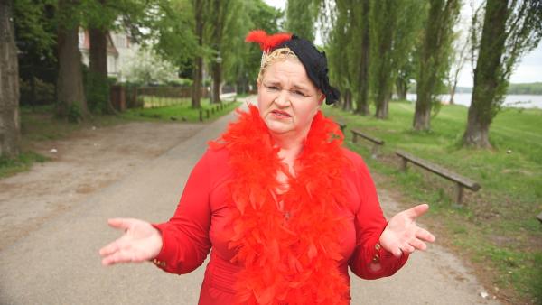 Bild 1 von 7: Moderatorin \