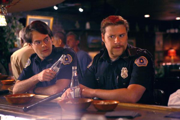 Bild 1 von 3: Die beiden Cops Officer Michaels (Seth Rogan, r.) und Slater (Bill Hader, l.) wollen beweisen, dass sie mehr können als einfach nur langweiligen Dienst nach Vorschrift zu machen. Gemeinsam machen sie sich zu einer wilden Nacht auf, die die beiden nicht so schnell wieder vergessen.