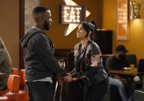 Bild 1 von 16: Daniel (Lamorne Morris, l.); Randi (Kyla Pratt, r.)