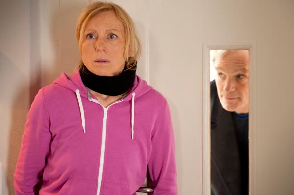 Bild 1 von 6: Christiane (Maren Kroymann) ist überfordert, als Christoph (Walter Sittler) vor der Tür steht.