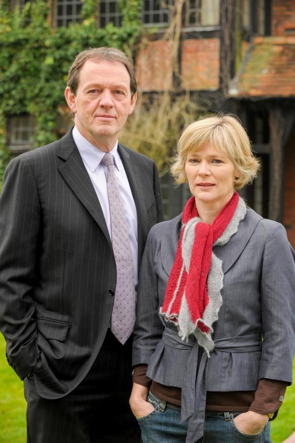 Bild 1 von 20: Im Bild: Kevin Whately (Robert Lewis), Clare Holman (Dr. Laura Hobson).