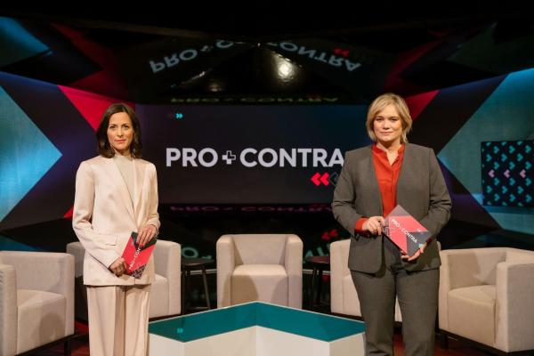 Bild 1 von 4: Gundula Geiginger (l.); Corinna Milborn (r.)