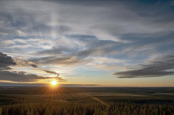 Bild 1 von 6: Die Mitternachtssonne macht die Nacht in Lappland zum ewigen Tag.