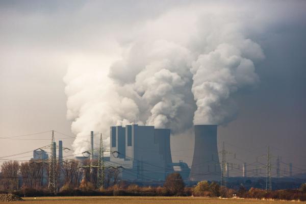 Bild 1 von 6: Wer viele Emissionen verursacht, soll viel zahlen - so das Grundprinzip des europäischen Emissionshandels.