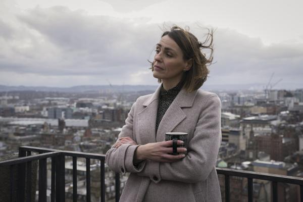 Bild 1 von 11: Amy Silva (Suranne Jones) ist nachdenklich und scheu, seit ihre kleine Familie durch ein Unglück auseinanderbrach.