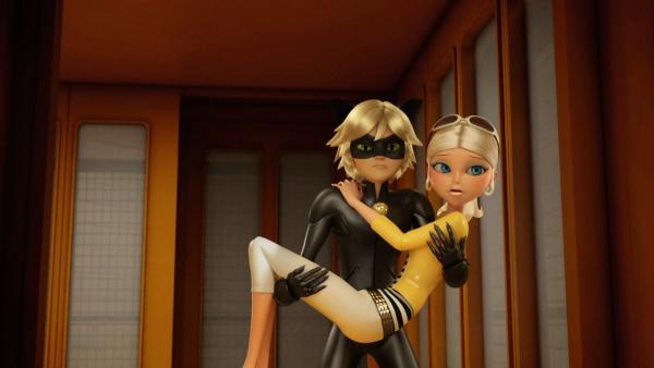 Bild 1 von 6: Als Chloe vergisst, für Madame Bustier ein Geschenk zu besorgen, wird sie wütend und verunstaltet das Geschenk von Marinette. Madame Bustier bittet Marinette darum, ihr zu vergeben. Doch Hawk Moth nutzt Madame Bustiers Gutmütigkeit für sich und verwandelt sie in das liebeswütige Zombizou.