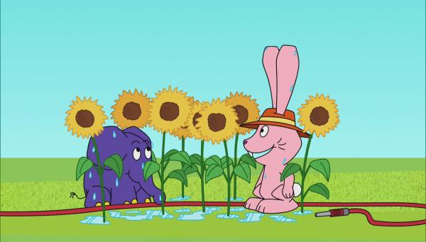Bild 1 von 2: Hase und Elefant gießen die Blumen.