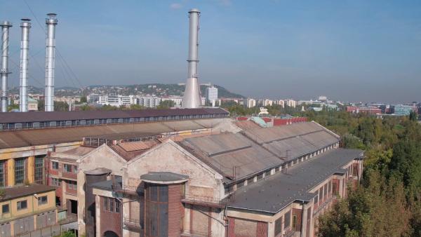 Bild 1 von 3: Im russischen Dserschinsk ragt ein gigantischer Stromleitungsmast einsam vor dem Horizont empor: Der Shukhov Tower hat seit 1989 ausgedient.