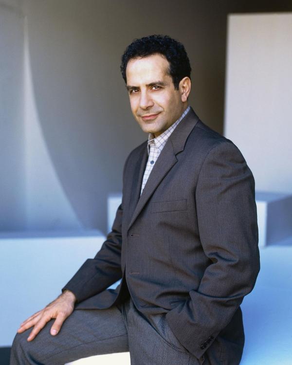 Bild 1 von 4: (1. Staffel) - Der neurotische Privatdetektiv Adrian Monk (Tony Shalhoub) bringt seine Umwelt oft zur Verzweiflung ...