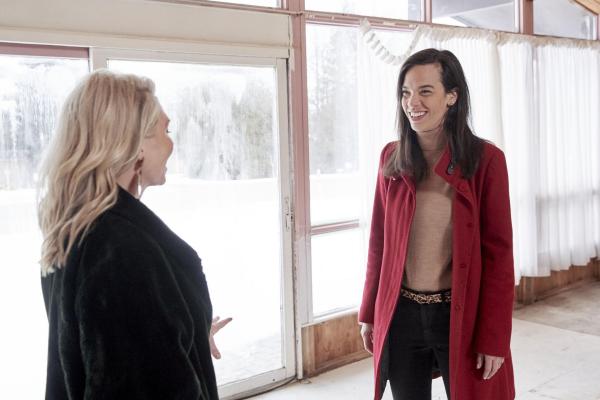 Bild 1 von 8: April Brown (l.); Sarah Sklash (r.)