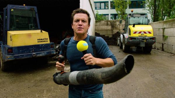 Bild 1 von 5: Eine Kerze zu löschen klingt erstmal gar nicht so schwer, aber aus 100 Metern Entfernung entpuppt sich die Kerzenflamme als ein hartnäckiger Gegner. Um diesen Kampf zu gewinnen muss Benedikt über sich hinauswachsen und noch verrücktere Methoden ausprobieren! Action ist in dieser Folge garantiert, aber wird ihm das letztendlich auch dabei helfen die Challenge zu bestehen?