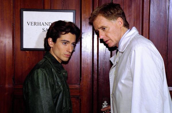 Bild 1 von 15: Im Bild (v.li.): Stefano Bernardin (Max), Albert Fortell (Felix Hofstätter).