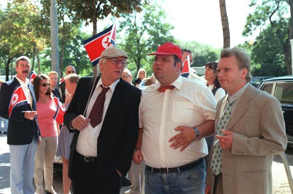 Bild 1 von 6: Im Bild: Walter Langer (Herr Kudrnac), Gerald Pichowetz (Franzi), Reinhard Nowak (Reini).