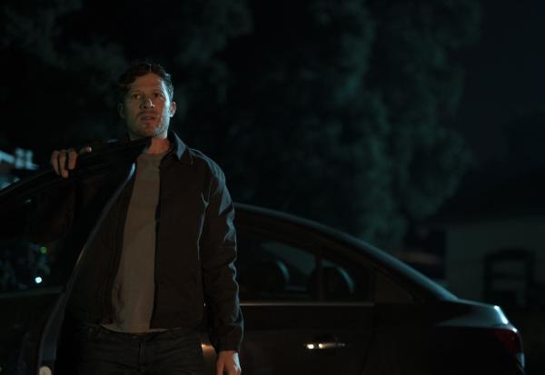 Bild 1 von 13: Elias Voit (Zach Gilford)