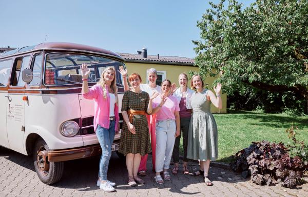 Bild 1 von 10: v.li.: Michaela Pistono, Lara Jenner, Petra Waldraff, Heike Schiltz, Sonja Müller, Anne-Christin Trautwein
