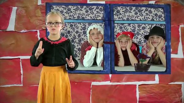 Bild 1 von 2: Schüler der Adolf-Eschke-Schule für Gehörlose in Berlin erzählen das Märchen \