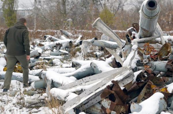 Bild 1 von 2: Einer der zahlreichen Schäden, der durch die Drohnen entstanden ist
