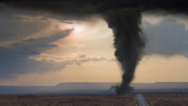 Bild 1 von 2: Ein unheimliches Naturschauspiel: Tornados haben die Kraft, ganze Städte zu zerstören und Landstriche völlig zu verwüsten.