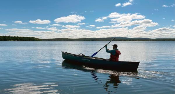 Bild 1 von 5: Kanu fahren mit Wanderguide Jörn Berchem.