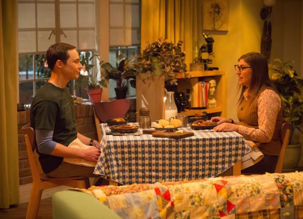 Bild 1 von 19: Sheldon (Jim Parsons, l.) plant ein ganz besonderes Geburtstagswochenende für Amy (Mayim Bialik, r.), doch das verläuft ganz anders, als Sheldon und auch Amy gehofft hatten ...