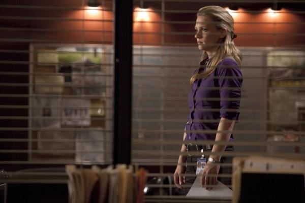 Bild 1 von 13: Wird vom Pentagon angefordert, obwohl sie sich mit allen Mitteln dagegen sträubt und bei der BAU bleiben will: JJ (A.J. Cook) ...