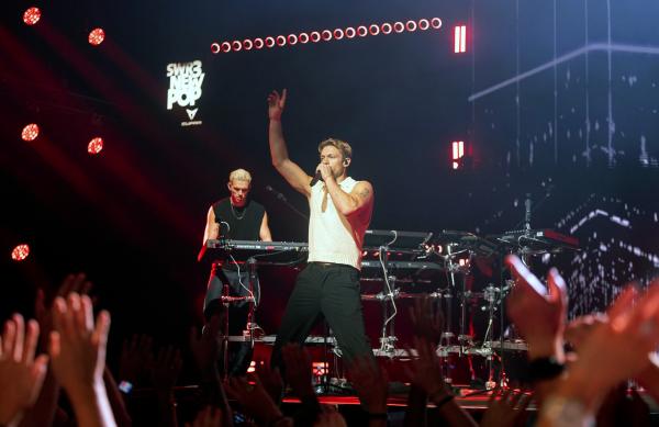 Bild 1 von 1: Fast Boy - Zweimal pure Energie. Die zwei Brüder Lucas und Felix begeisterten bei ihrem Konzert im Festspielhaus beim SWR3 New Pop Festival 2025.