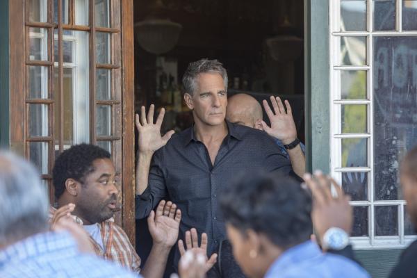 Bild 1 von 7: Ist als Geisel in die Hände sprunghafter Diebe geraten: Dwayne Pride (Scott Bakula) ...