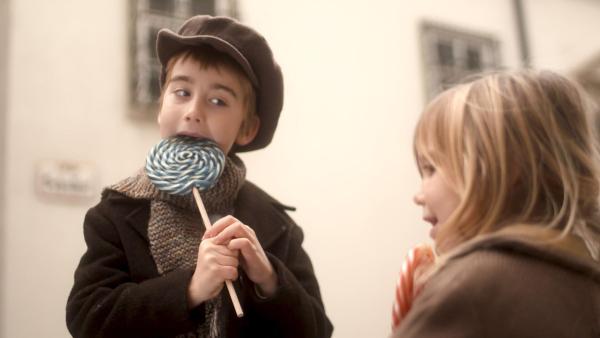 Bild 1 von 15: Im Bild: Nachgestellte Szene: Louis und Lena Bauer.