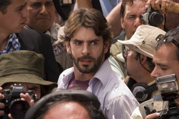 Bild 1 von 3: Der spanische Zivilpolizist Enrique (Eduardo Noriega) versucht alles, um den Anschlag noch zu verhindern. Doch dann wird er selbst zum Ziel.