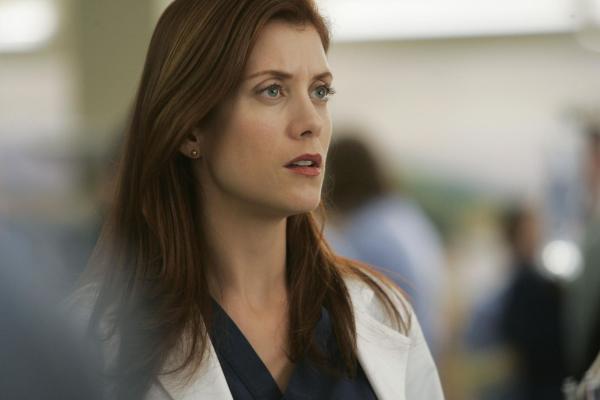 Bild 1 von 42: Addison (Kate Walsh) versucht vor Bailey, bei der gerade die Wehen eingesetzt haben, zu verheimlichen, dass ihr Ehemann mit schweren Verletzungen ins Krankenhaus eingeliefert wurde ...