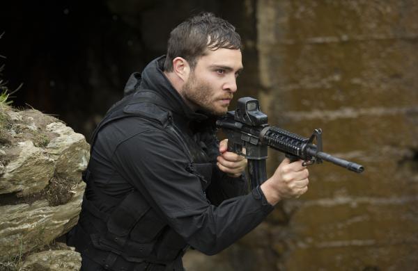 Bild 1 von 9: Wie weit wird der Ex-Soldat Speck (Ed Westwick) gehen, um von den superreichen Eltern seiner Geiseln Unmengen an Lösegeld zu erhalten?