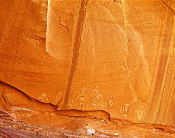 Bild 1 von 2: Könnten die mysteriösen Geschichten und Funde der damaligen Zeit in Nordamerika Beweise für außerirdischen Kontakt sein?