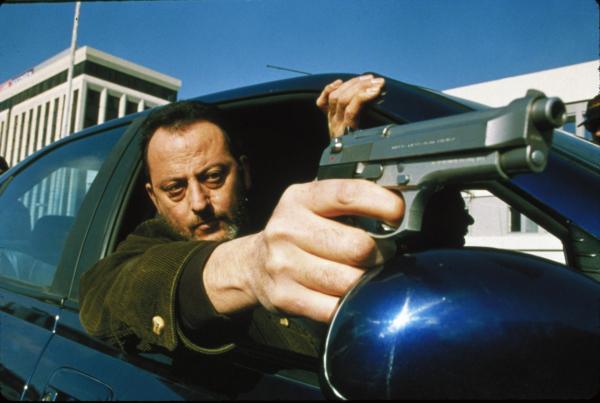 Bild 1 von 7: Der Franzose Vincent (Jean Reno) ist das Organisationstalent des Teams. Egal was gebraucht wird, er kann es auftreiben ..