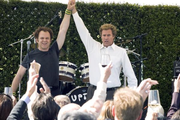 Bild 1 von 5: Durch die Hochzeit ihrer Eltern werden Dale Doback (John C. Reilly, l.) und Brennan Huff (Will Ferrell, r.) zu Stiefbrüdern. Die Begeisterung der beiden verwöhnten Männer hält sich jedoch in Grenzen.