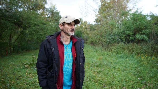 Bild 1 von 7: Seit rund einem Jahr ist René (44) aus dem Gefängnis entlassen. Manchmal wünscht er sich zurück in seine Zelle.