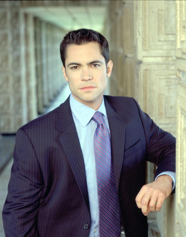 Bild 1 von 27: (2. Staffel) - Steht seiner Kollegin stets zur Seite: Detektiv Scott Valens (Danny Pino)
