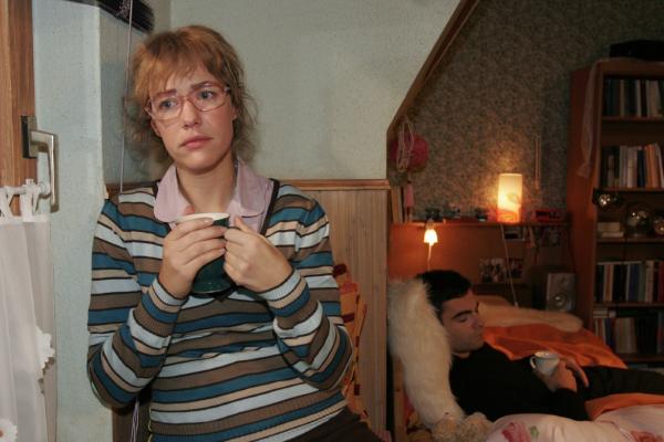Bild 1 von 27: Lisa (Alexandra Neldel, l.) ist froh, dass David (Mathis Künzler, r.) bei ihr Ruhe findet - und fühlt sich ihm sehr nahe. (Dieses Foto von Alexandra Neldel darf nur in Zusammenhang mit der Berichterstattung über die Serie \
