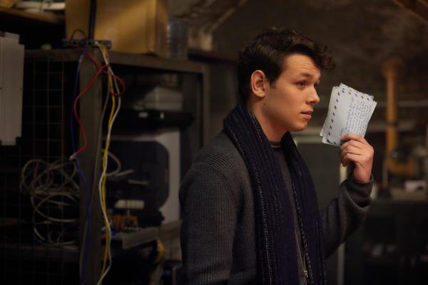 Bild 1 von 3: Auf der Suche nach den Hintermännern der gefährlichen Schattenorganisation macht Kenny (Sean Delaney) eine folgenschwere Entdeckung.